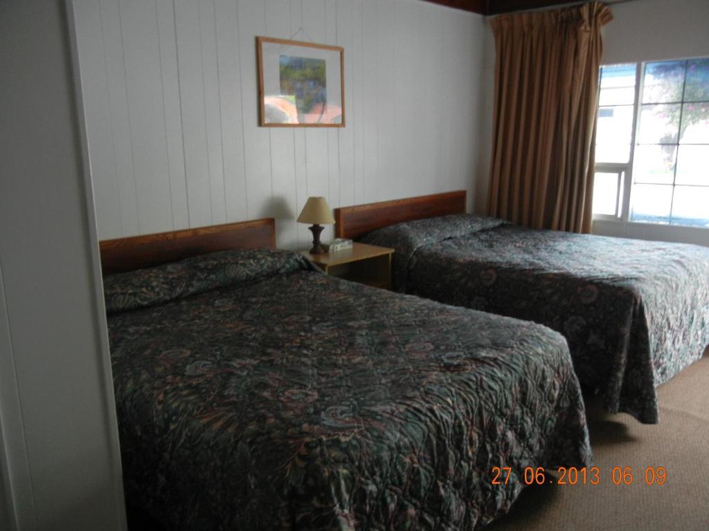 Holiday House Motel Пентиктон Номер фото