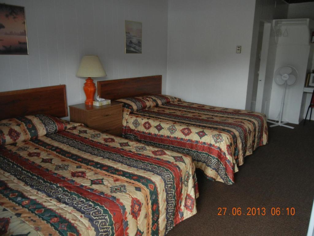Holiday House Motel Пентиктон Номер фото