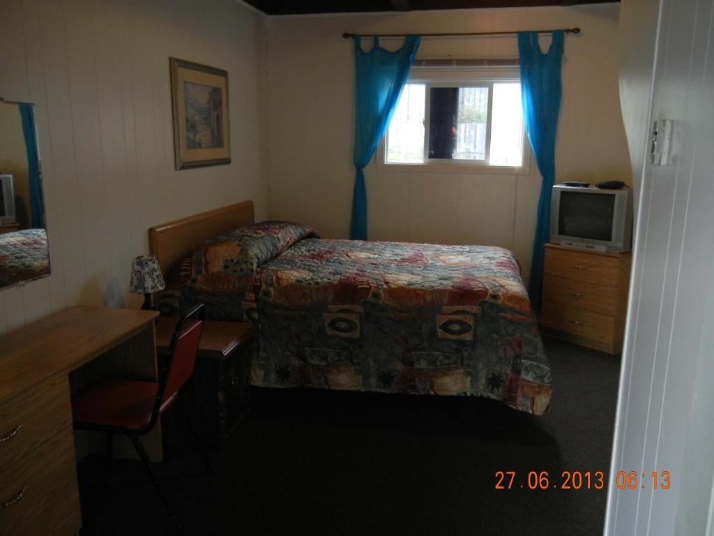 Holiday House Motel Пентиктон Номер фото