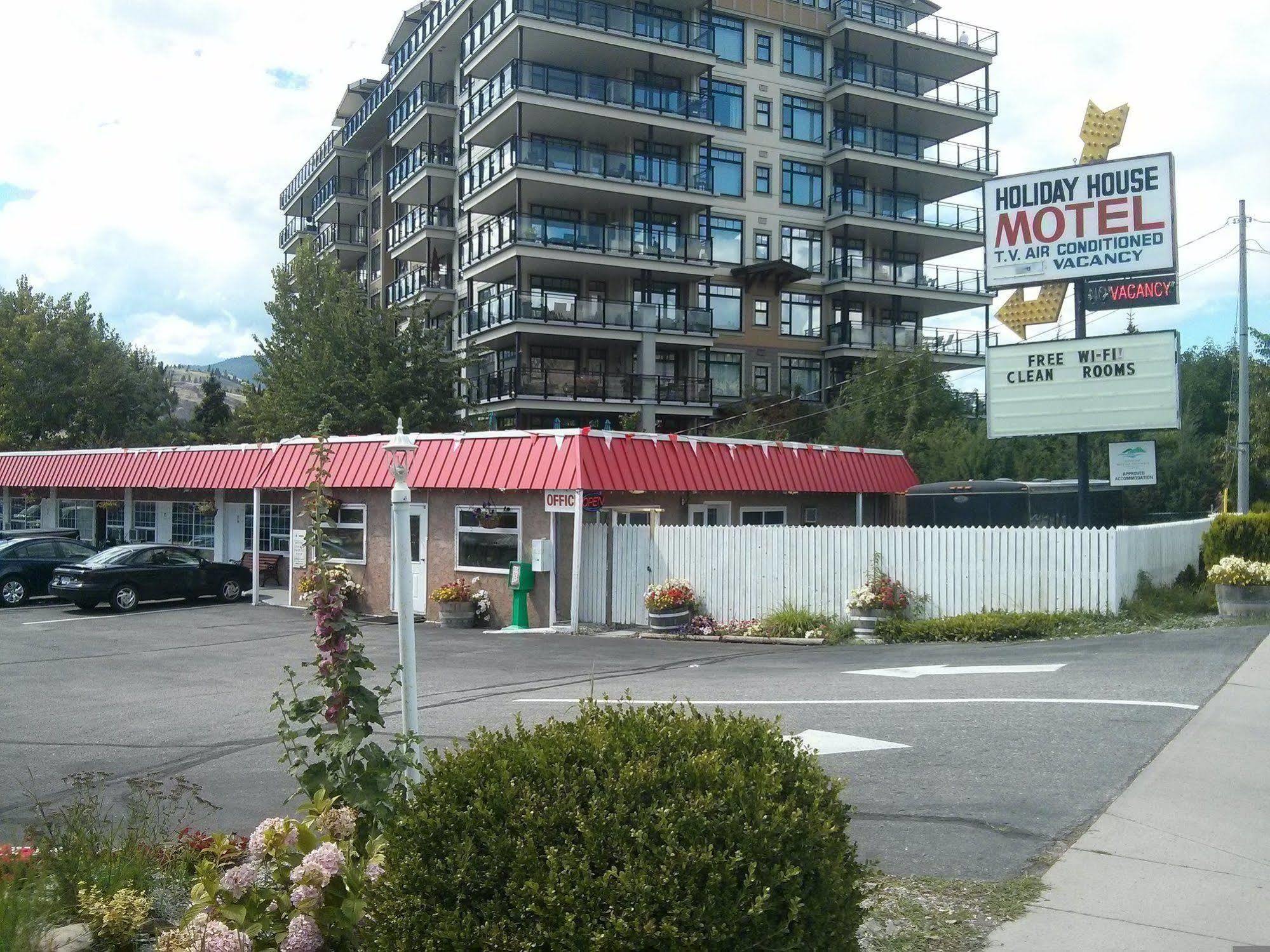 Holiday House Motel Пентиктон Экстерьер фото